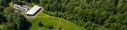 Vogelperspektive des Wald-Jugendheims Kolbenstein und der Streuobstwiese